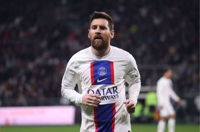 doball นักเตะ Lionel Messi ตำแหน่งกองหน้า ทีมชาติ อาร์เจนติน่า ที่ได้ถูกตั้งค่าหัว ให้โอนย้าย ออกจาก ทีมสโมสร  ปารีแซ็ง-แฌร์แม็ง ลีกเอิง ประเทศ ฝรั่งเศส ในช่วง ตลาดซื้อขายนักเตะ ของ ซัมเมอร์ ที่จะถึงนี้